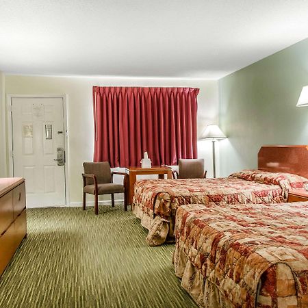 Rodeway Inn Groton Esterno foto