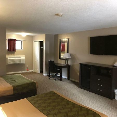 Rodeway Inn Groton Esterno foto