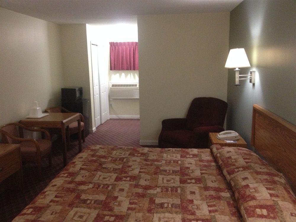Rodeway Inn Groton Esterno foto
