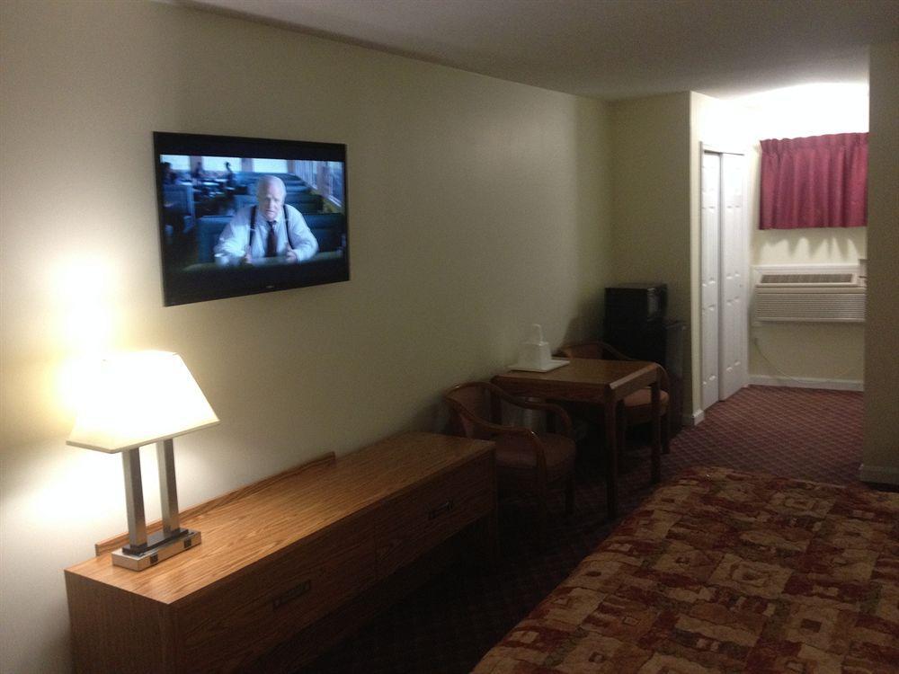 Rodeway Inn Groton Esterno foto