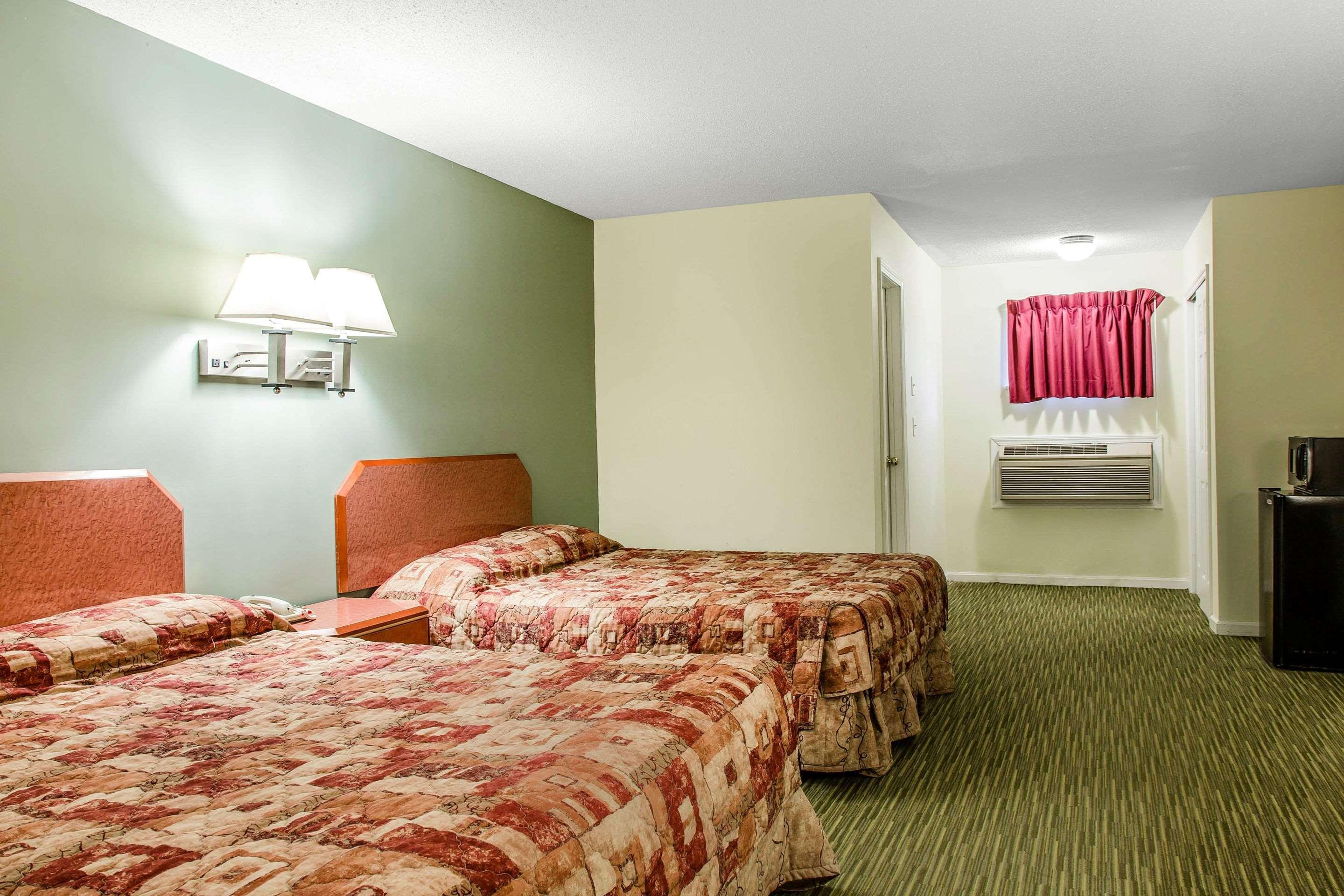 Rodeway Inn Groton Esterno foto