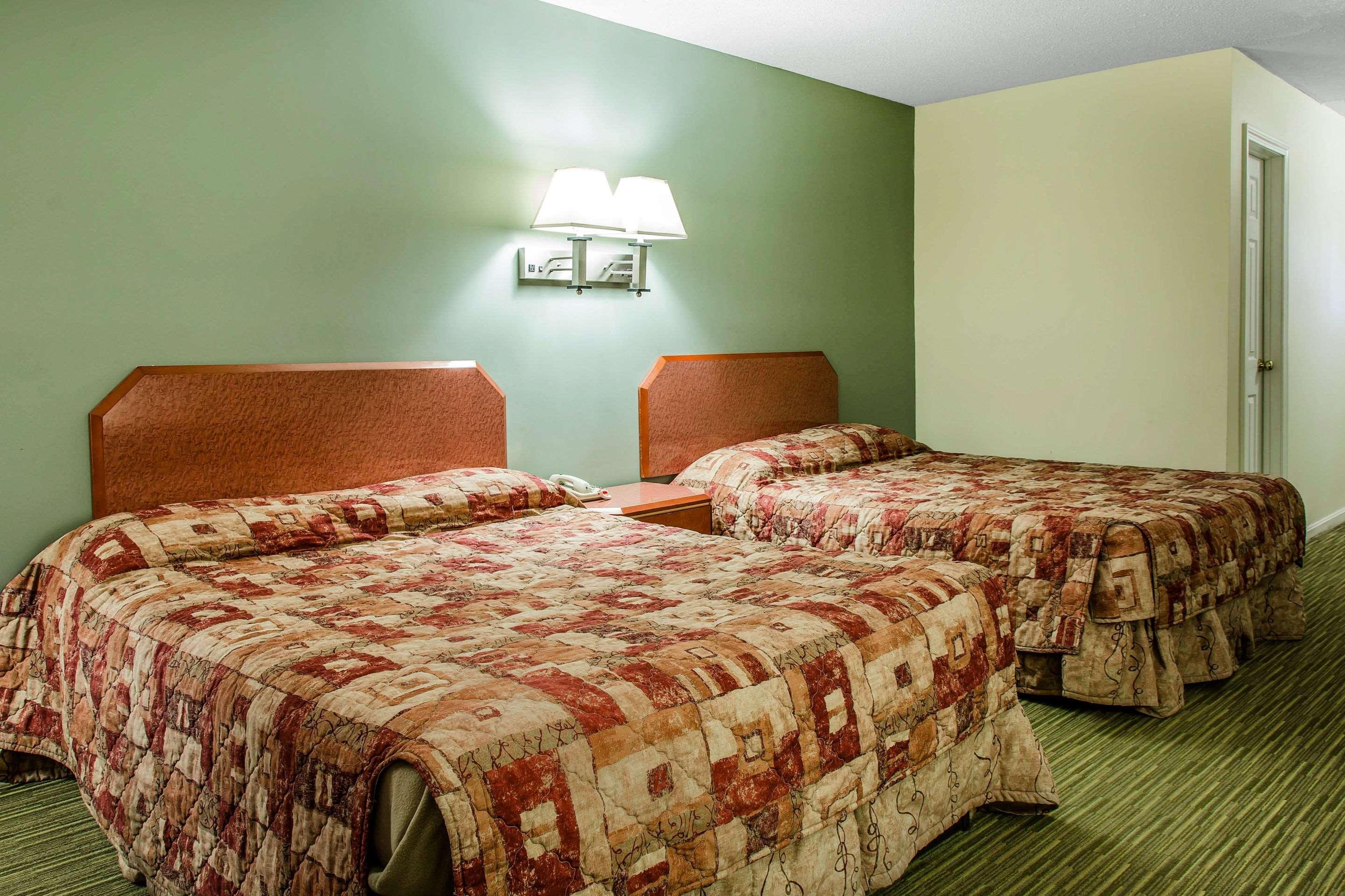 Rodeway Inn Groton Esterno foto