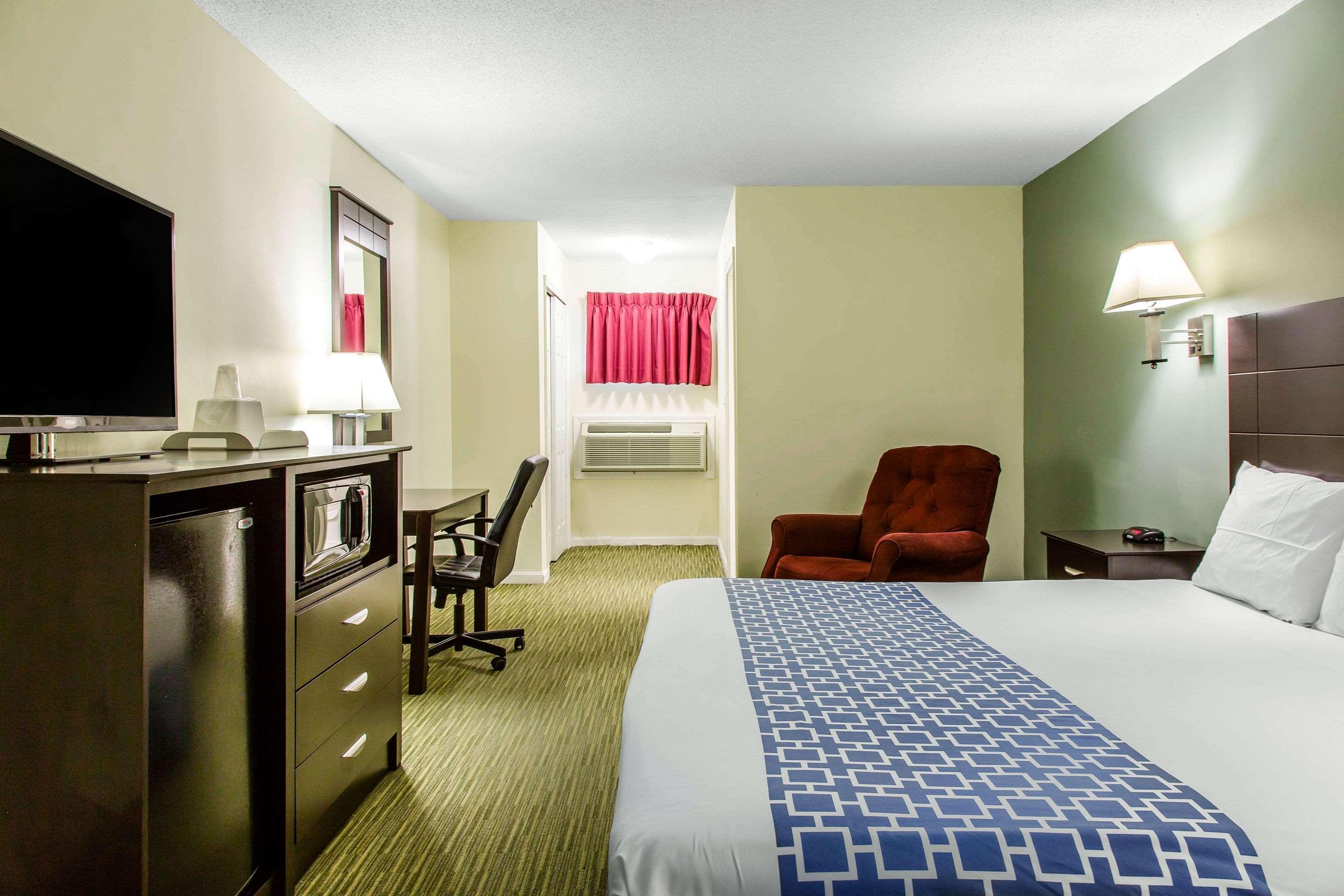 Rodeway Inn Groton Esterno foto