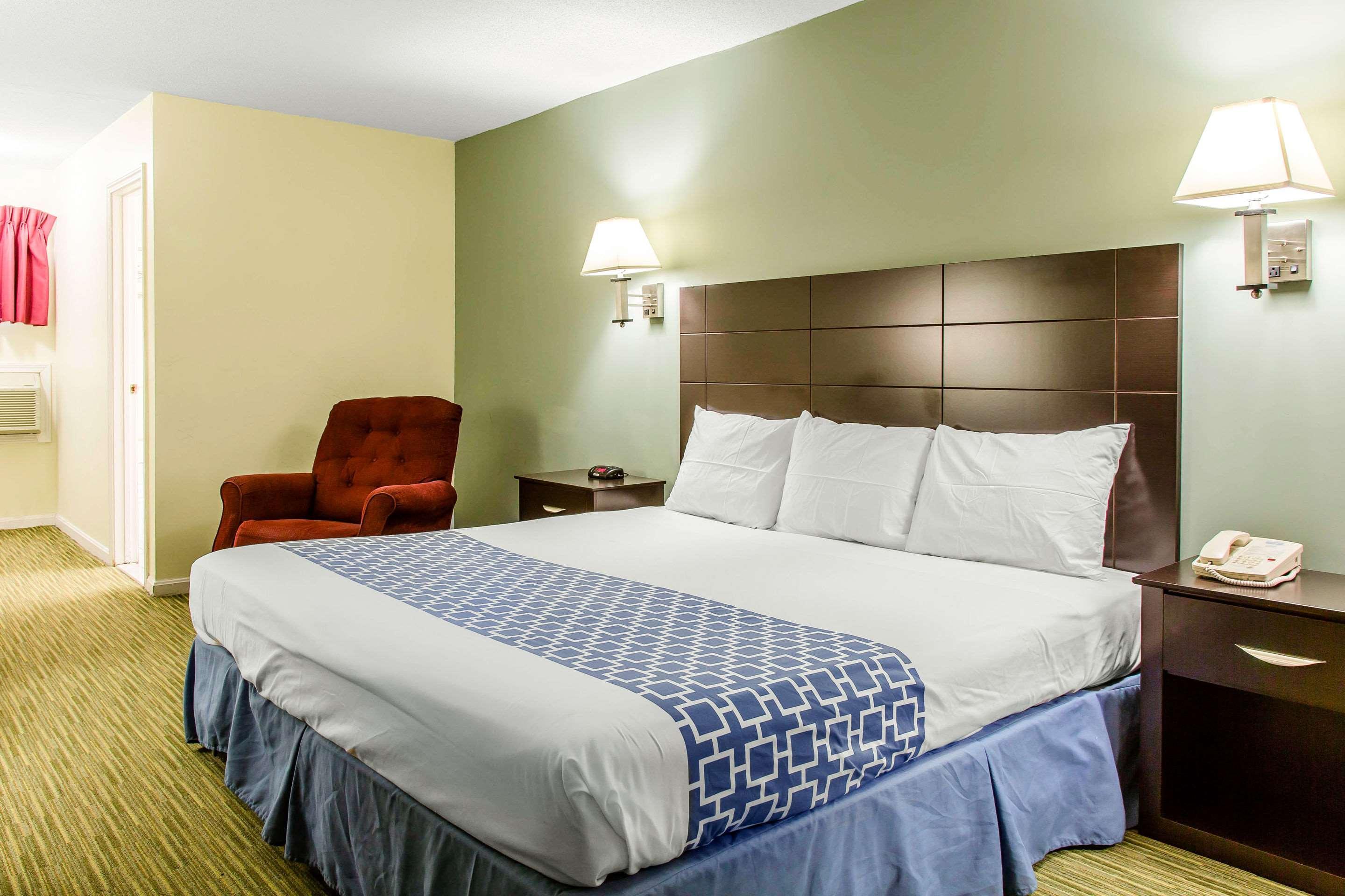 Rodeway Inn Groton Esterno foto