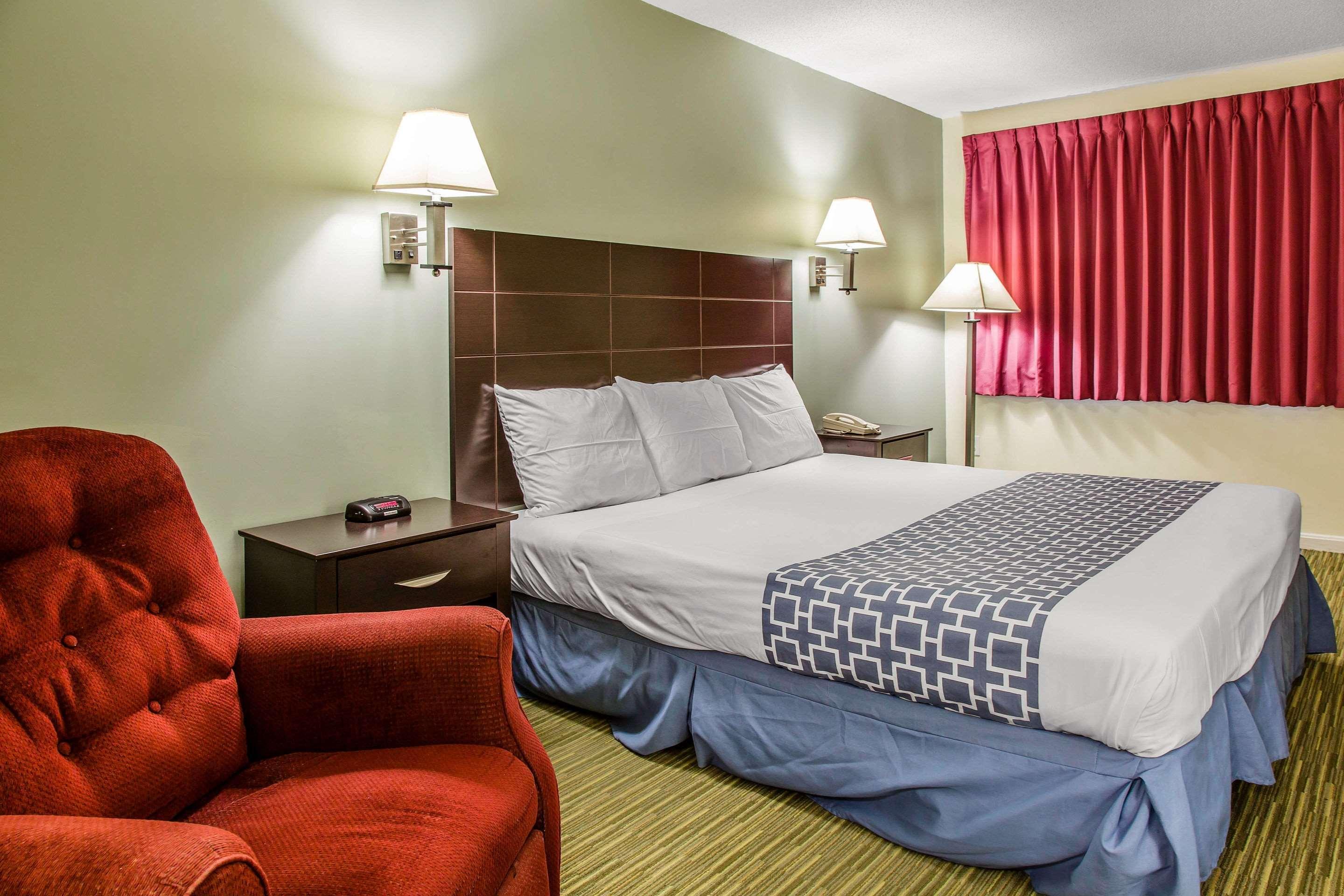 Rodeway Inn Groton Esterno foto